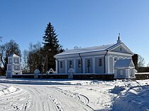 Į sumažintą Vilniaus katedrą kiek panaši, klasicistinė, Šv. Jono Krikštytojo bažnyčia su dviem varpinėmis, spėjama, projektuota L. Stuokos-Gucevičiaus