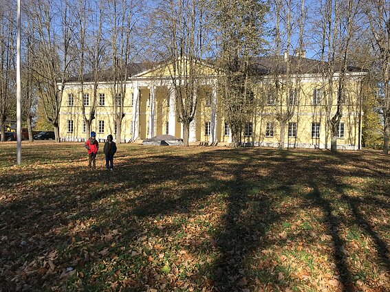 1845–1855 metais pastatyto klasicistinės architektūros Bartkuškio dvaro fasadas