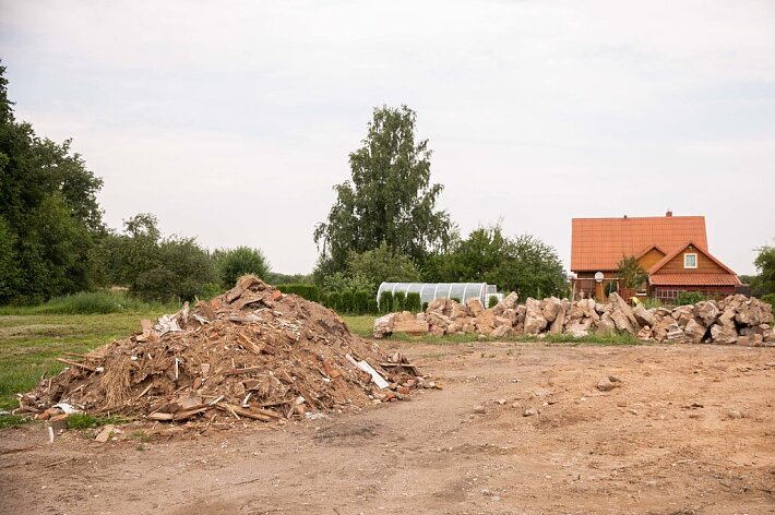 Apleistą nedarbingų žmonių, pensininkų žemę siūloma apmokestinti