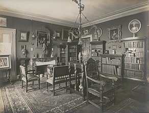 V. Daumanto buto didysis salonas Magnolijos viloje (Villa les Magnolias), Lozanoje. Fotografija saugoma Lietuvos nacionaliniame muziejuje. V. Daumanto butų interjerų fotografijos šiuo metu eksponuojamos parodoje „Prisiekęs“