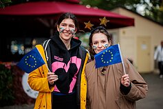 Eurovizinės arenos prieigose – išsipuošę gerbėjai 