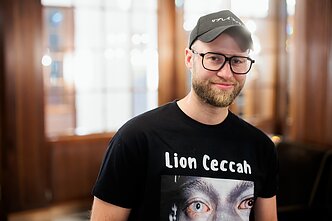 Po sėkmingo „Eurovizijos“ pusfinalio Lion Ceccah prie viešbučio pasitiko į Vieną atvykę artimieji