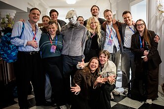 Po sėkmingo „Eurovizijos“ pusfinalio Lion Ceccah prie viešbučio pasitiko į Vieną atvykę artimieji