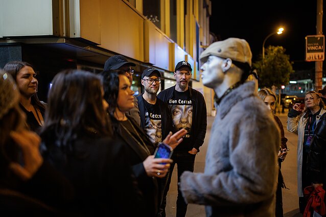 Po sėkmingo „Eurovizijos“ pusfinalio Lion Ceccah prie viešbučio pasitiko į Vieną atvykę artimieji