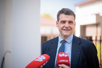 Policijos pareigūnai ir FNTT atliko kratą Remigijaus Žemaitaičio namuose