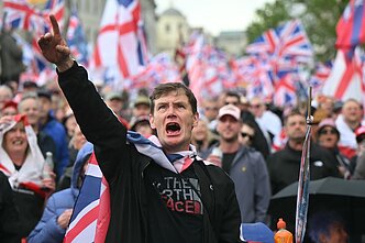 JK į kraštutinių dešiniųjų mitingą ir atsakomąją demonstraciją susirinko minios žmonių