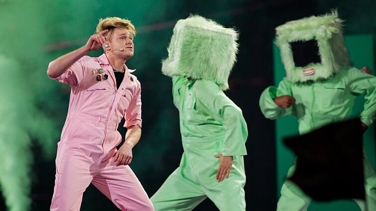 Eurovizija 2026. Finalas. Jungtinė Karalystė. „Look Mum No Computer“ – „Eins, Zwei, Drei“