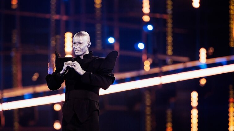 Stilingas numeris ir roboto judesiai: Lion Ceccah dar kartą sužibo „Eurovizijos“ scenoje