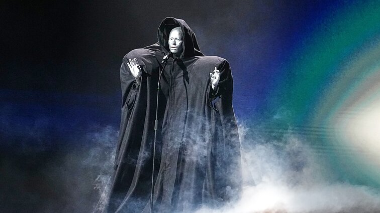Stilingas numeris ir roboto judesiai: Lion Ceccah dar kartą sužibo „Eurovizijos“ scenoje