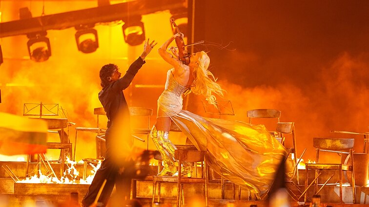 Eurovizija 2026. Finalas. Suomija. Linda Lampenius ir Pete Parkkonen – „Liekinheitin“