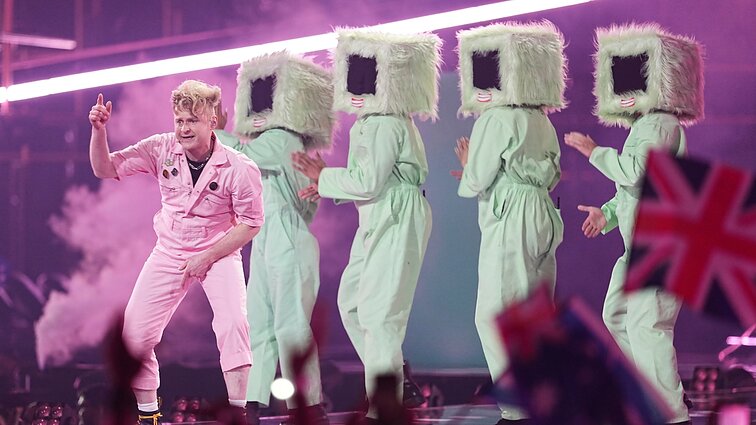 Eurovizija 2026. Finalas. Jungtinė Karalystė. „Look Mum No Computer“ – „Eins, Zwei, Drei“