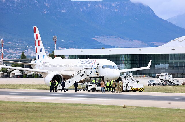 Splito oro uoste pakilimo metu nuo tako nuvažiavo lėktuvas