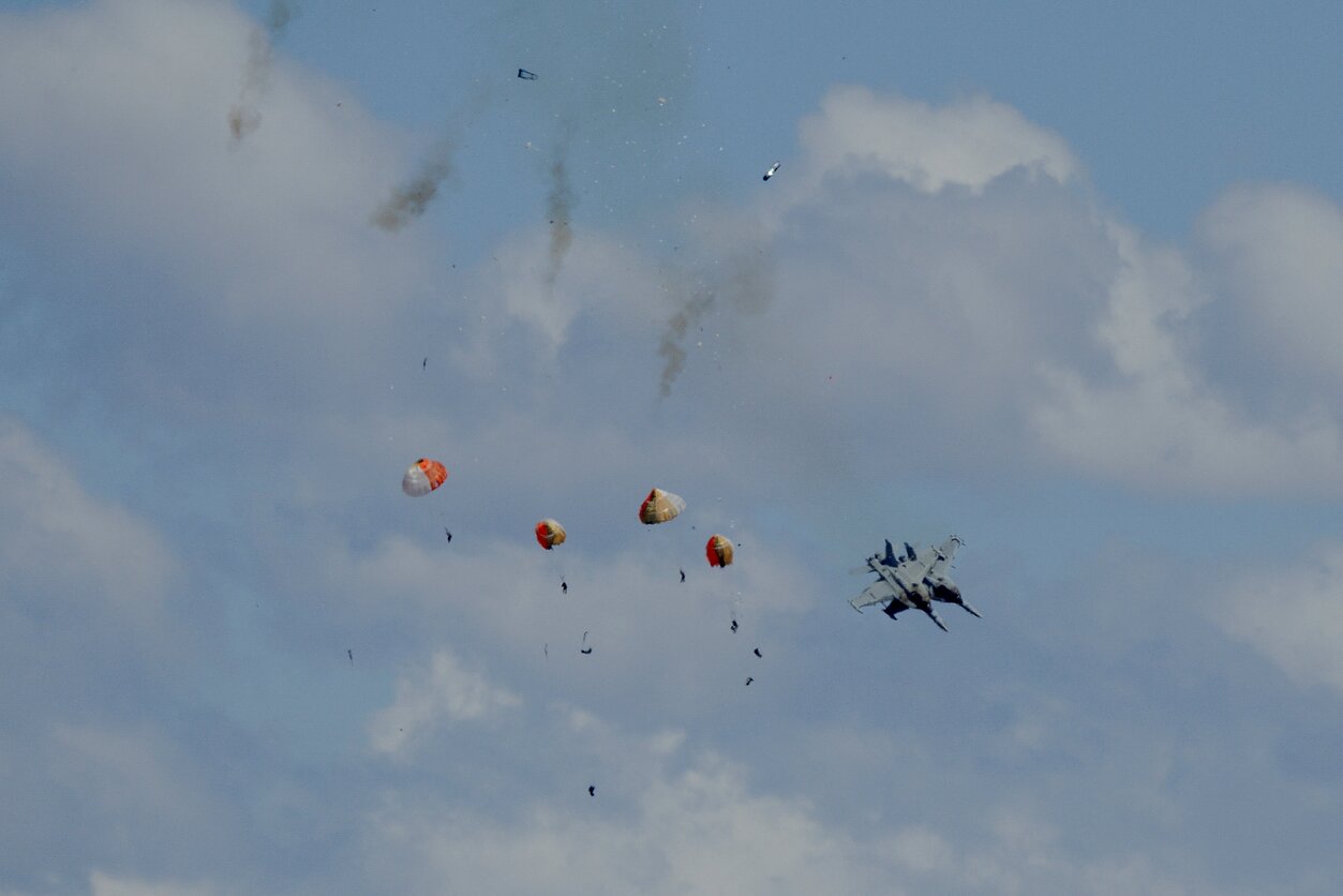 Per JAV aviacijos šou susidūrė du naikintuvai