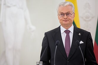 Švedijos karalius Karolis XVI Gustavas ir karalienė Silvija, Gitanas Nausėda