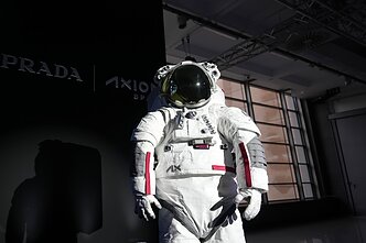 Artemis III ir IV kostiumas