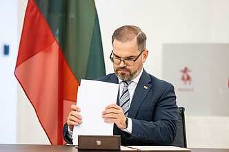 Pasirašyti susitarimai su Lazdijų ir Jurbarko rajono savivaldybėmis dėl papildomo finansavimo, proporcingo naujai įsteigto Kapčiamiesčio poligono ir išplėsto Tauragės poligono dydžiui.