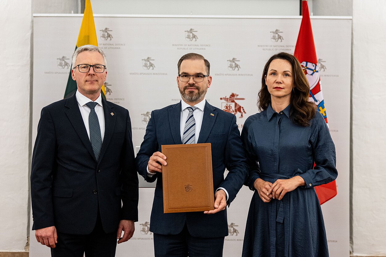 Pasirašyti susitarimai su Lazdijų ir Jurbarko rajono savivaldybėmis dėl papildomo finansavimo, proporcingo naujai įsteigto Kapčiamiesčio poligono ir išplėsto Tauragės poligono dydžiui.