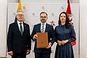 Pasirašyti susitarimai su Lazdijų ir Jurbarko rajono savivaldybėmis dėl papildomo finansavimo, proporcingo naujai įsteigto Kapčiamiesčio poligono ir išplėsto Tauragės poligono dydžiui.