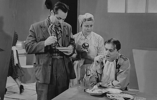 Iš kairės: Balys Bratkauskas, Aurelija Mikušauskaitė, Vincentas Aleknavičius. 1962 m. 