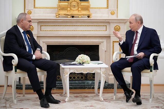 Nikolas Pašinianas ir Vladimiras Putinas