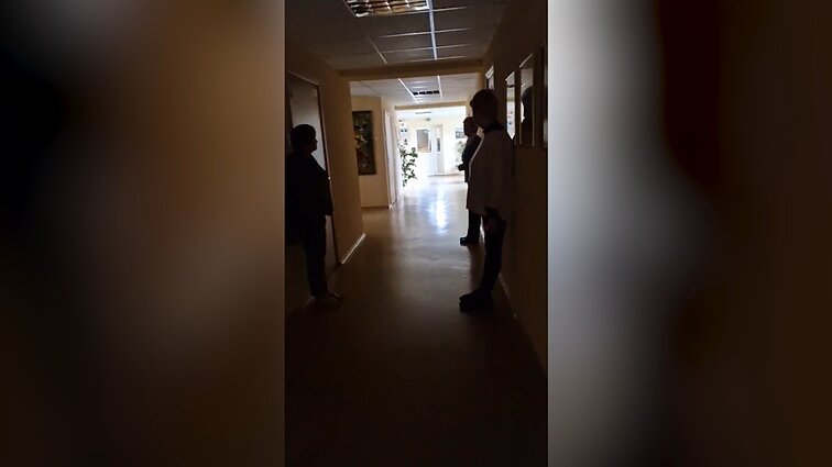 Žmonės slepiasi priedangose Ignalinos mokykloje