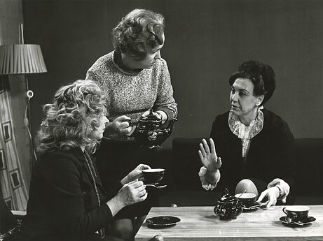 Iš kairės: Aldona Vederaitė, Konstancija Bialopetravičienė, Julija Adamkevičienė. 1972 m. 