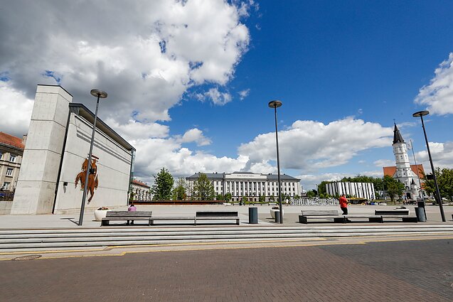 Prisikėlimo aikštėje esančiame keturių aukštų statinyje įrengta apžvalgos aikštelė