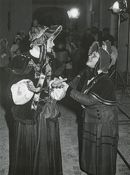 Ilona Balsytė (kairėje) ir Julija Jačėnaitė. 1995 m. 