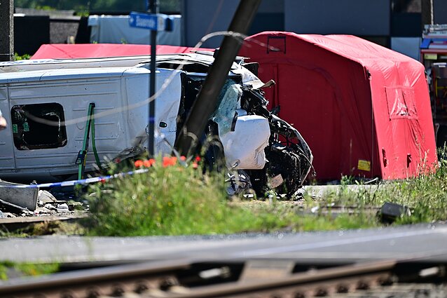 Belgijoje traukinys rėžėsi į mokyklinį autobusą