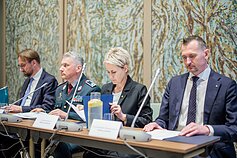 Spaudos konferencija, skirta pristatyti naujas teisėsaugos priemones kovai su sukčiais. Spaudos konferencija, skirta pristatyti naujas teisėsaugos priemones kovai su sukčiais.