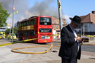 Londono Golders Grino rajone kilo gaisras košerinio maisto parduotuvėje