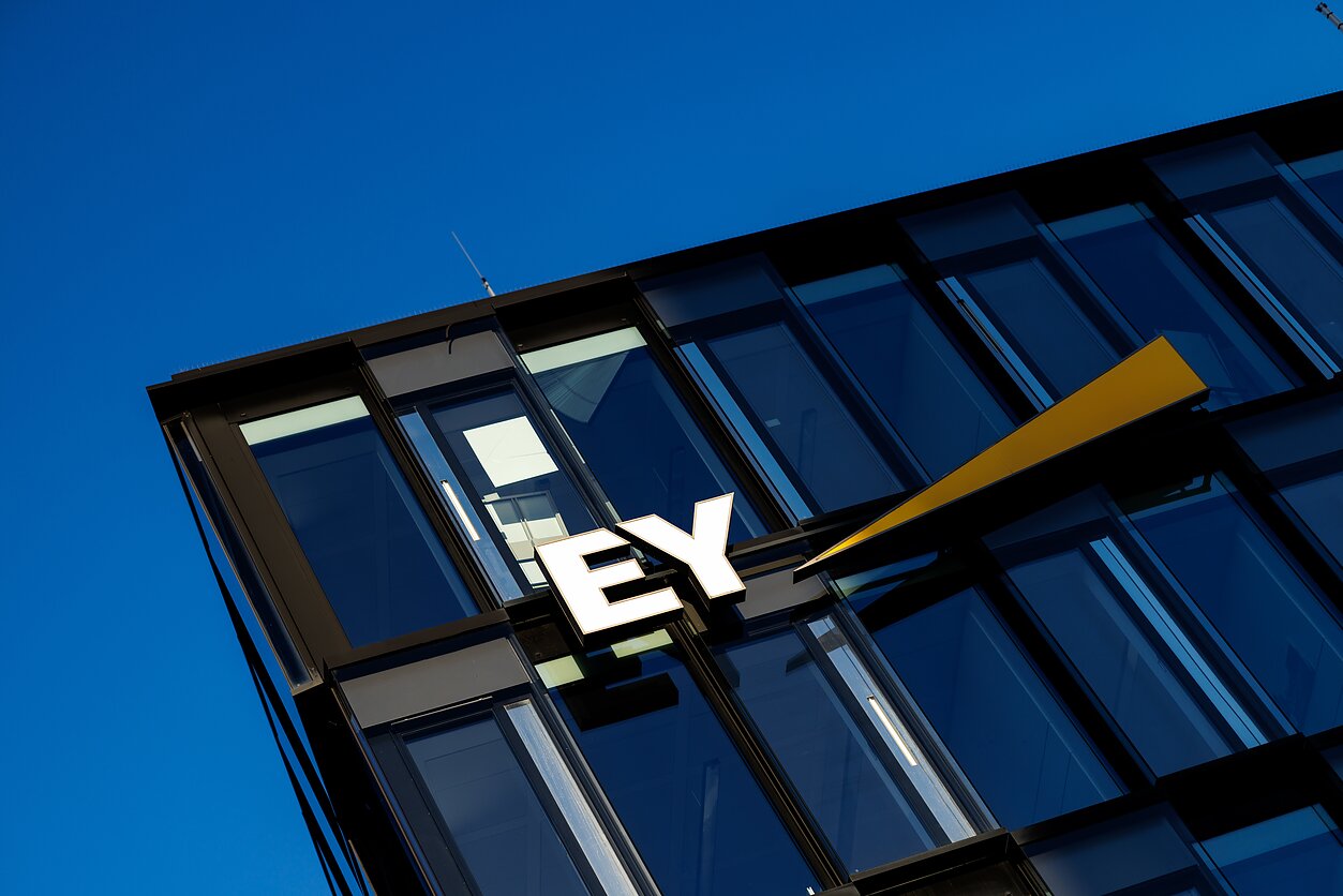 EY