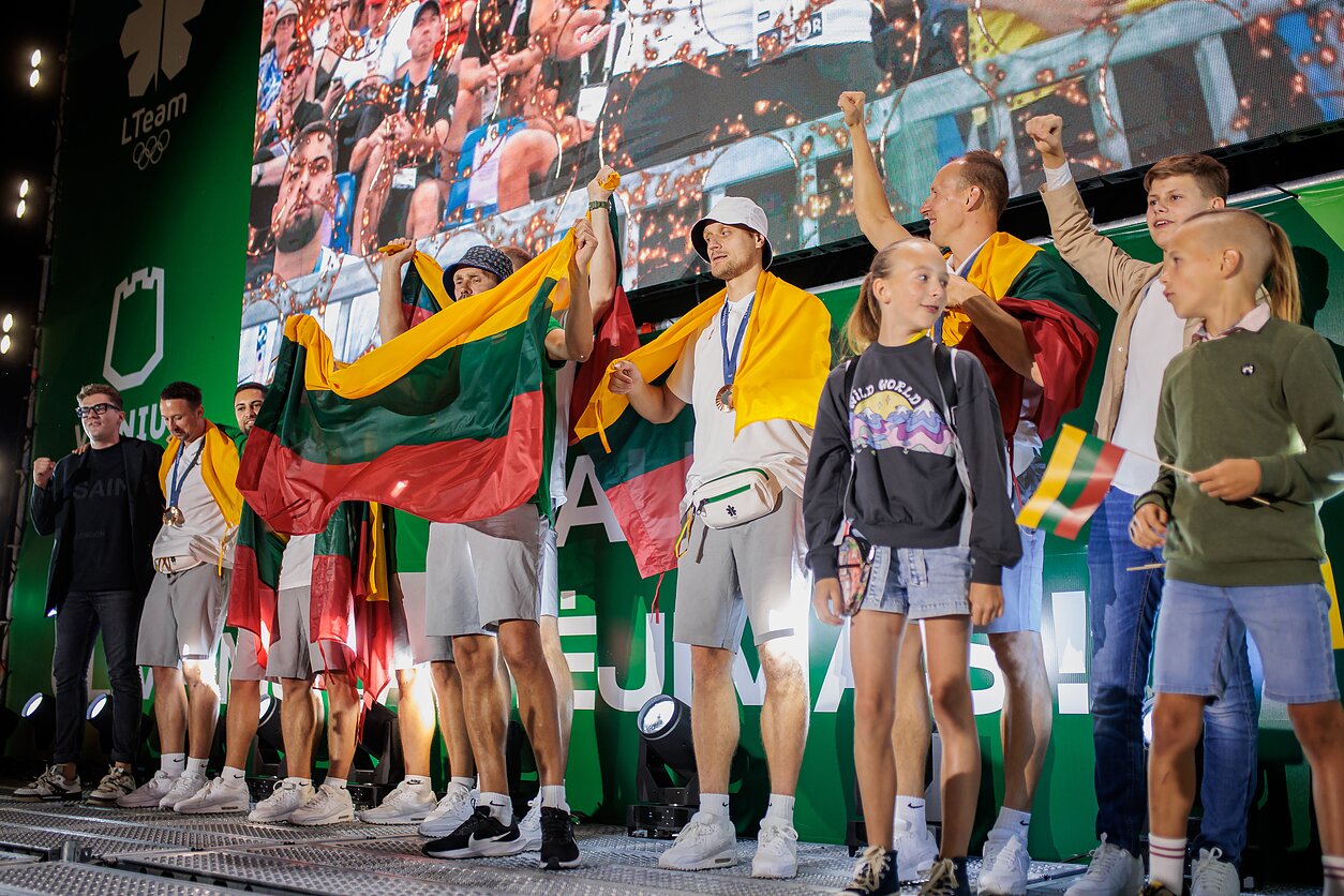 Vilniuje šventiškai pasitikta Lietuvos bronzinė 3x3 krepšinio rinktinė 2024 m. 