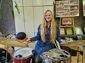Su vyru britu Mantė užutėkį surado ten, kur augina vištyčių, ožkyčių, muzikuoja kapelose, kur skamba „Nirvana“. 