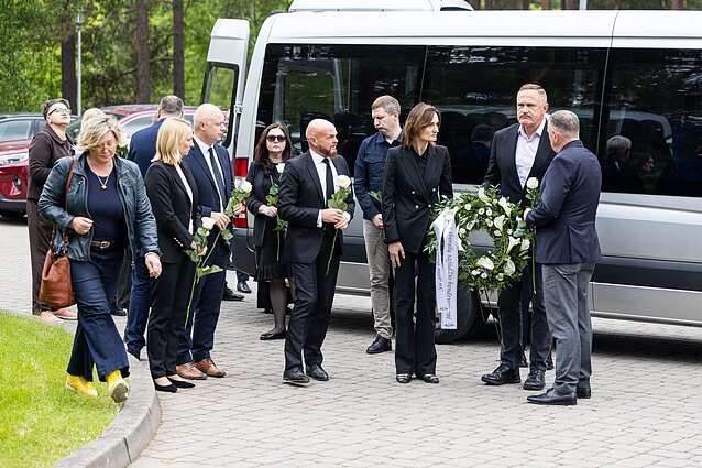 Visagine atsisveikinama su parlamentaru, olimpiečiu Jevgenijumi Šuklinu