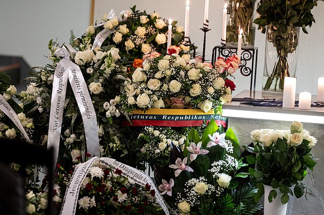 Visagine atsisveikinama su parlamentaru, olimpiečiu Jevgenijumi Šuklinu