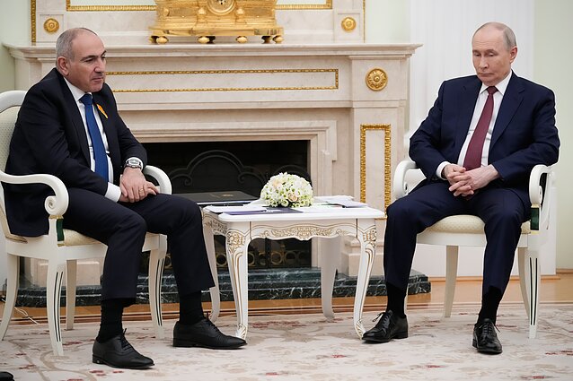 Nikolas Pašinianas ir Vladimiras Putinas