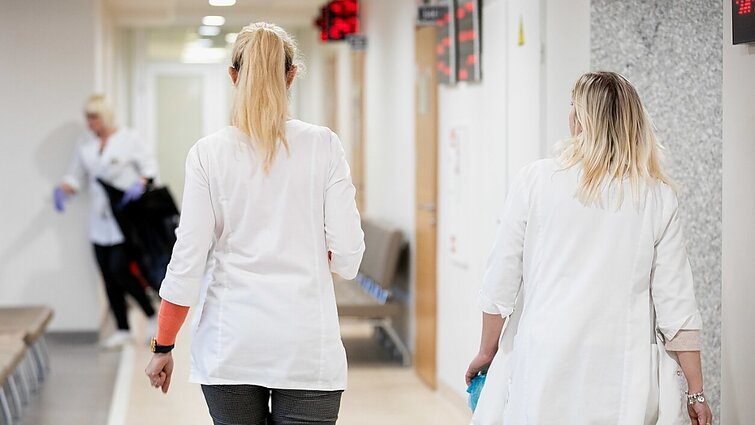 Siūlant Ligonių kasai teisę bausti gydymo įstaigas bijoma, kad baudos tektų gydytojams Siūlant Ligonių kasai teisę bausti gydymo įstaigas bijoma, kad baudos tektų gydytojams