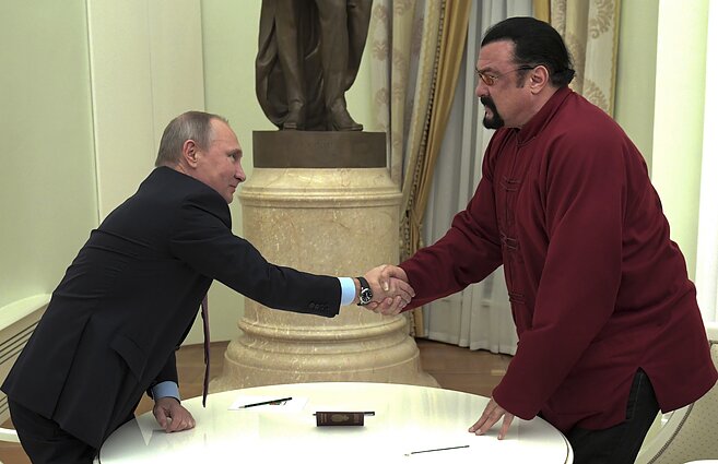 Stevenas Seagalas ir Vladimiras Putinas Stevenas Seagalas ir Vladimiras Putinas