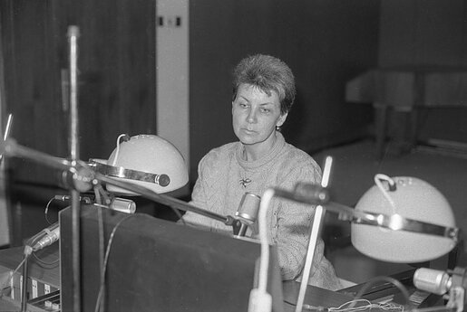 Radijo diktorė Bernadeta Lukošiūtė-Stankevičienė. 1991 m. 