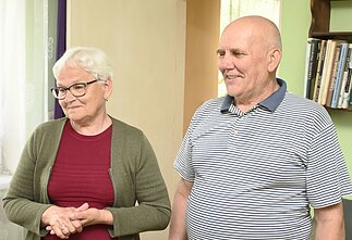 Pranas ir Danutė Juzėnai pasveikinti auksinių vestuvių proga