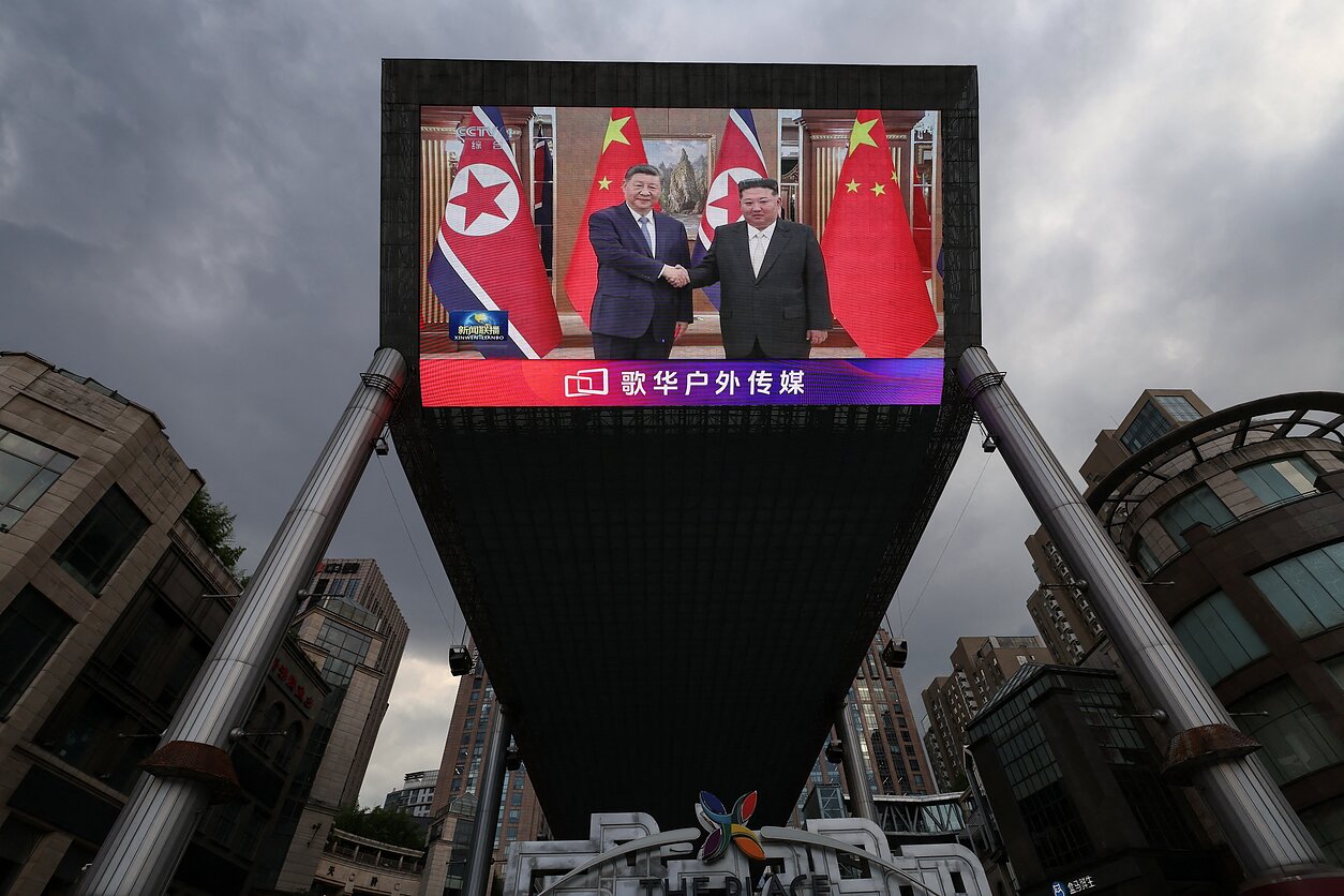 Xi Jinpingas Šiaurės Korėjoje susitiko su Kim Jong Unu