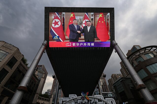 Xi Jinpingas Šiaurės Korėjoje susitiko su Kim Jong Unu