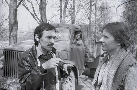 Priekyje režisierius Saulius Vosylius ir Idalija Krikščionaitytė. 1984 m. 