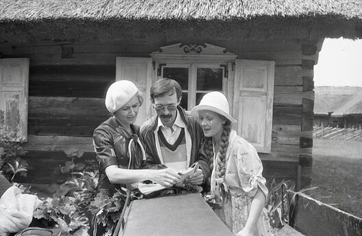 Rūta Staliliūnaitė-Matulionienė, režisierius Saulius Vosylius, Nijolė Oželytė. 1984 m. 