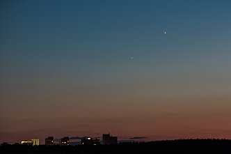 Jupiteris (žemiau) ir Venera (aukščiau)