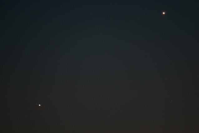 Jupiteris (žemiau) ir Venera (aukščiau)