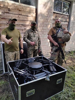 Kariai su įranga, įsigyta už akcijos „Radarom!“ paramą. Kariai su įranga, įsigyta už akcijos „Radarom!“ paramą.