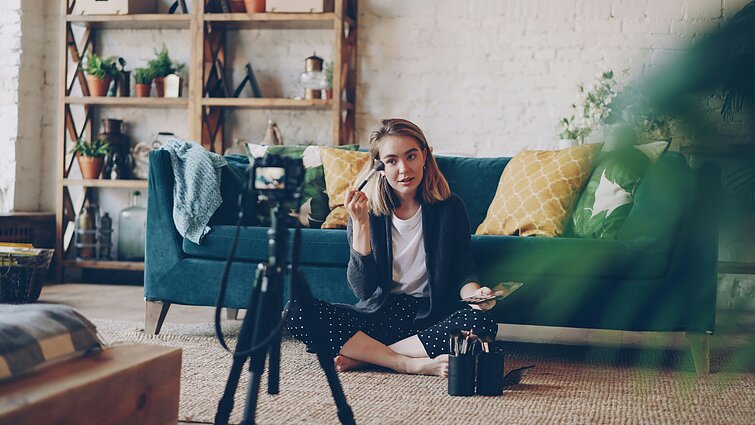Influenceriai socialiniuose tinkluose gali platinti ir propagandinius naratyvus. Asociatyvi nuotr. Influenceriai socialiniuose tinkluose gali platinti ir propagandinius naratyvus. Asociatyvi nuotr.