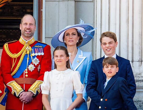 Princas Williamas, princesė Kate, princesė Charlotte, princas George`as ir princas Louisas